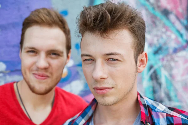 Glückliche Teenager — Stockfoto