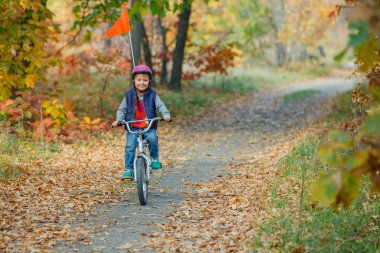 küçük çocuk Bisiklet