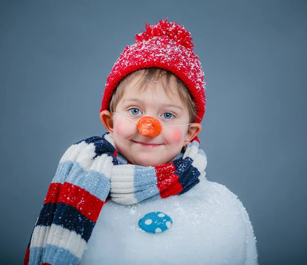 Niño en traje muñeco de nieve —  Fotos de Stock