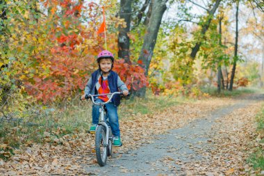 küçük çocuk Bisiklet
