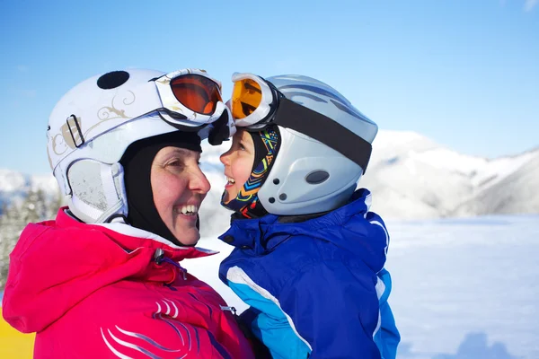 Skiing, winter, family — Stock Photo, Image