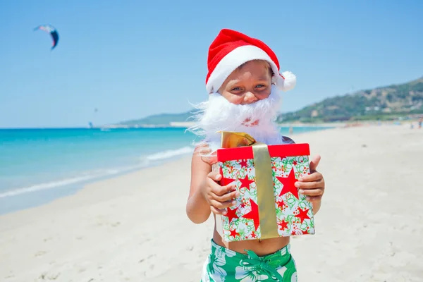 Petit garçon en chapeau de Père Noël — Photo