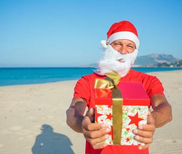 Hommes en chapeau de Père Noël — Photo