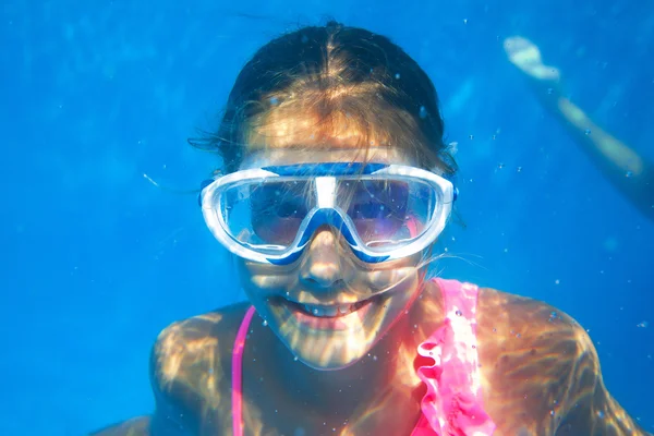 Unterwasserporträt Mädchen — Stockfoto