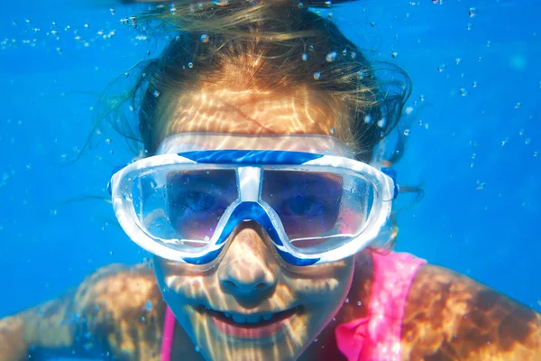 Undervatten porträtt flicka — Stockfoto