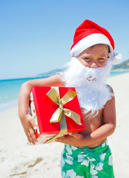 Niño en sombrero de santa — Foto de Stock