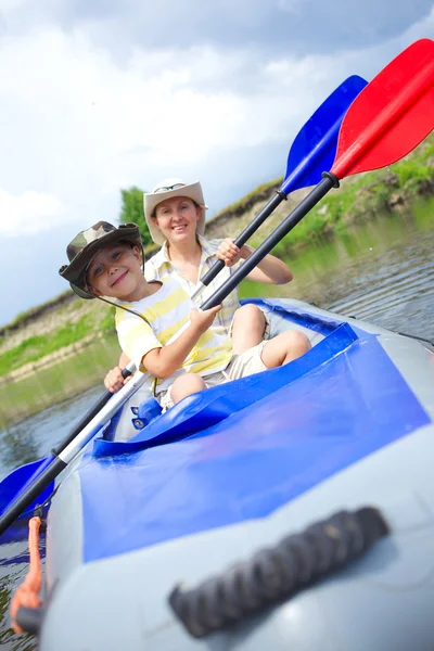 Family kayaking — Stok fotoğraf