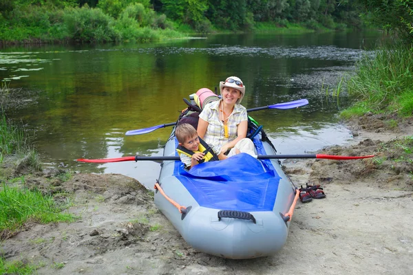 Family kayaking — Zdjęcie stockowe