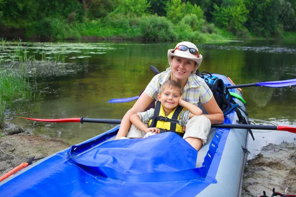 Family kayaking — Stok fotoğraf