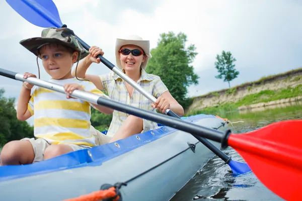 Family kayaking — Stok fotoğraf