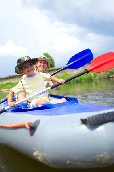 Family kayaking — Zdjęcie stockowe