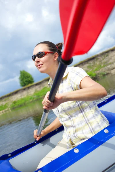 Mujer kayak — Foto de Stock