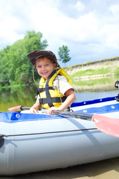 Kayaking menino — Fotografia de Stock