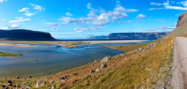 Bergslandskap på Island — Stockfoto