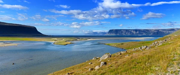 Bergslandskap på Island — Stockfoto