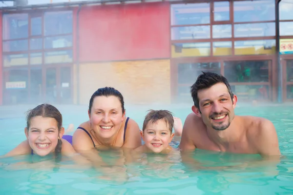 Aktivitäten am Pool — Stockfoto