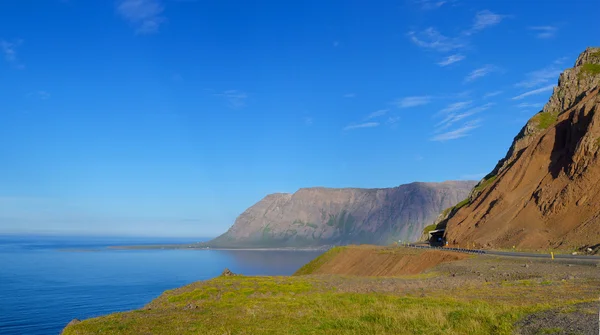 Paesaggio montano in Islanda — Foto Stock