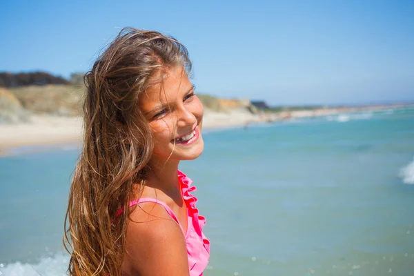 Jovem menina praia — Fotografia de Stock