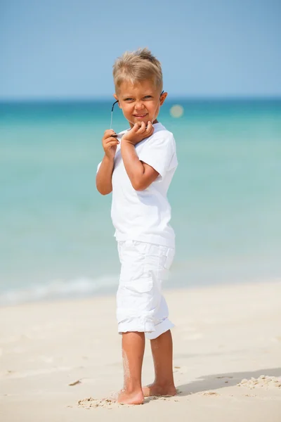 Junge am Strand — Stockfoto