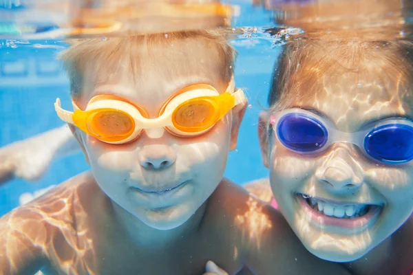 Unterwasserporträt Kinder — Stockfoto