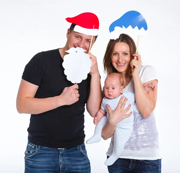 Portrait de famille heureuse dans le chapeau du Père Noël — Photo