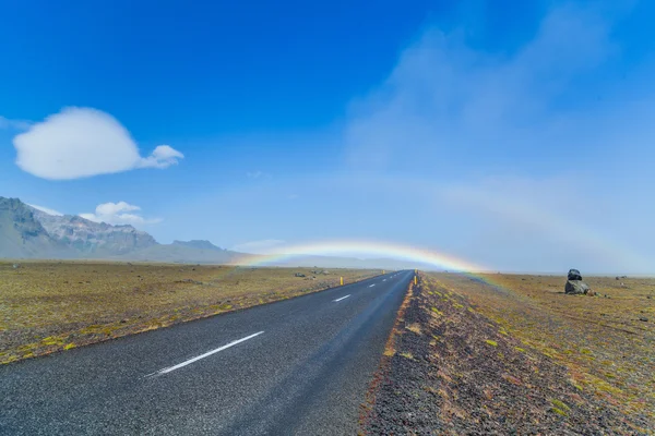 Südliche isländische Straßenlandschaft — Stockfoto