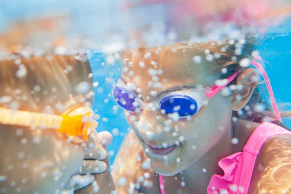 Retrato subaquático crianças — Fotografia de Stock