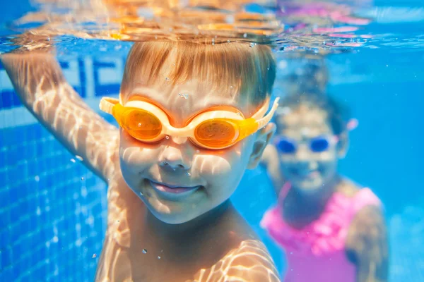 Onderwater jongen — Stockfoto