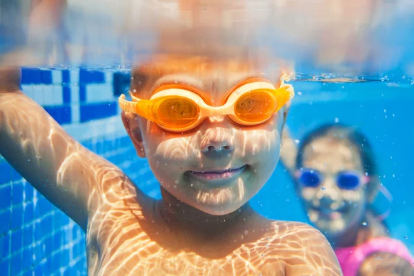 Onderwater jongen — Stockfoto