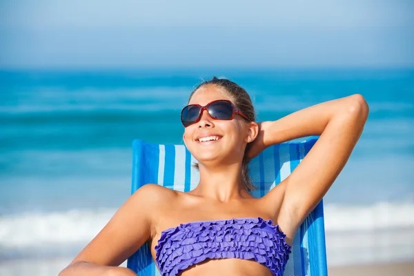 Girl relaxing on deck chair — Stock Photo, Image