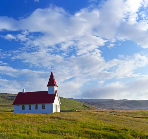 Typiska lantliga Isländska kyrkan — Stockfoto