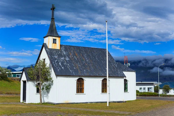 Typische landelijke IJslandse kerk — Stockfoto