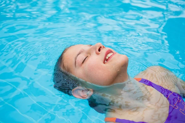 Actividades en la piscina —  Fotos de Stock