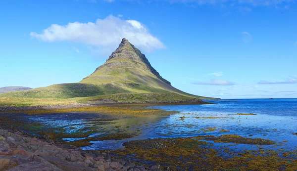 Mount Kirkjufell East Face från ... — Stockfoto