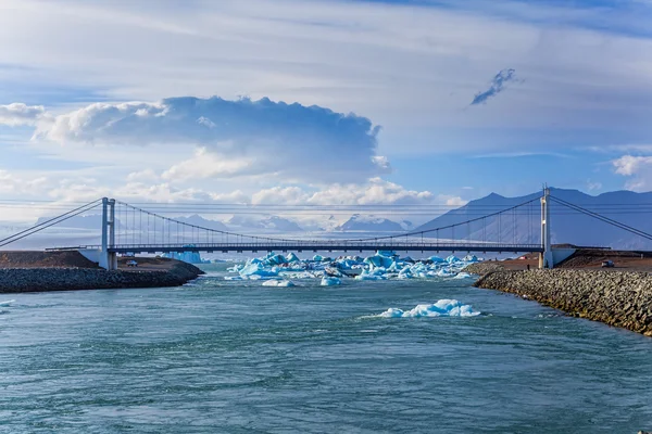 Puente sobre las tierras de hielo Jokulsarlon — Foto de Stock