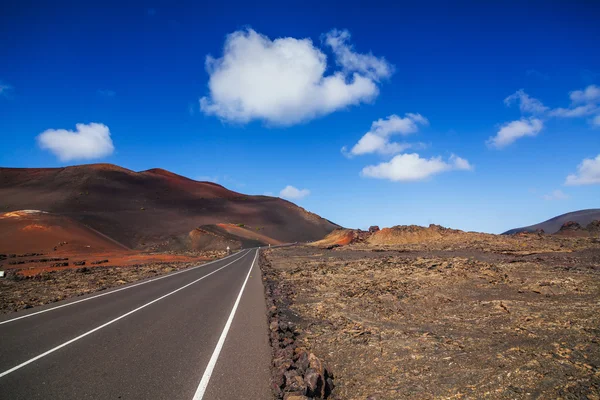 Condução em lanzarote com vista ... — Fotografia de Stock