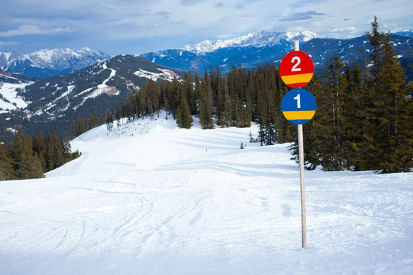 Piste auf dem Skigebiet — Stockfoto