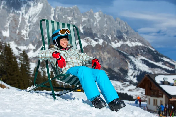 Menina esquiador feliz — Fotografia de Stock