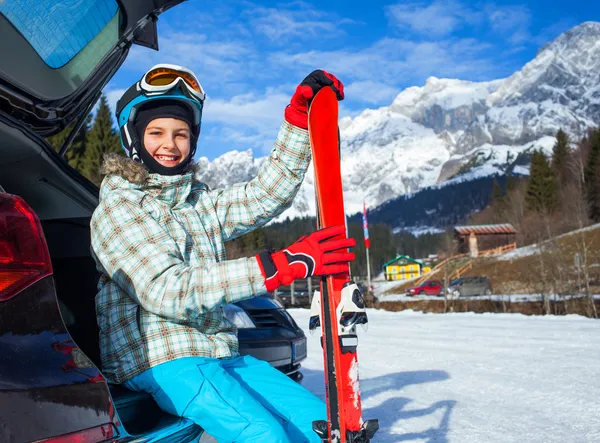 Gelukkig jonge skiër — Stockfoto