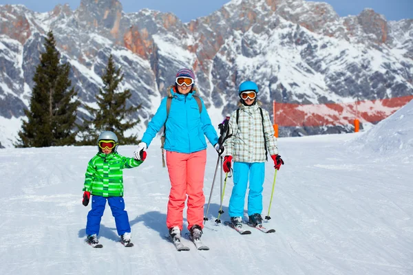 Sci, inverno, neve, sciatori — Foto Stock