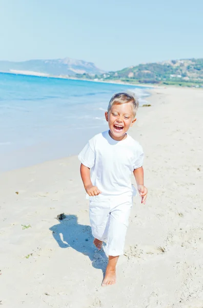 Junge am Strand — Stockfoto