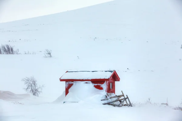 Casa de madeira vermelho finlandês . — Fotografia de Stock