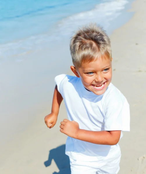 Boy on the beach — Stock Photo, Image