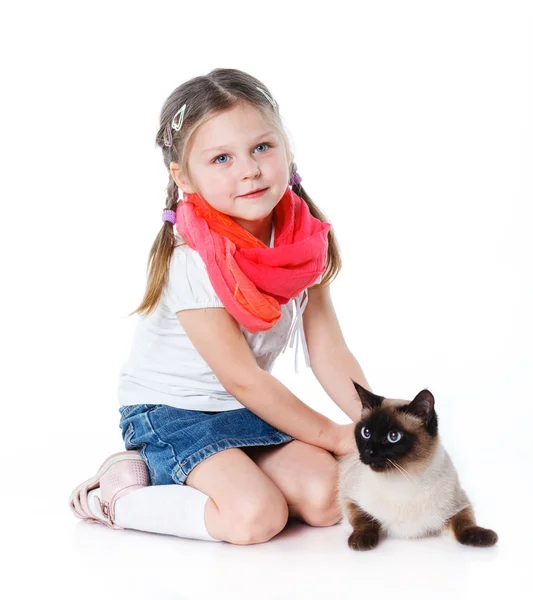 Kleines Mädchen und Katze — Stockfoto