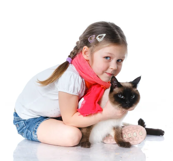 Liten flicka och katt — Stockfoto