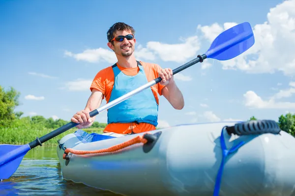 Man kayaking — Stock Photo, Image