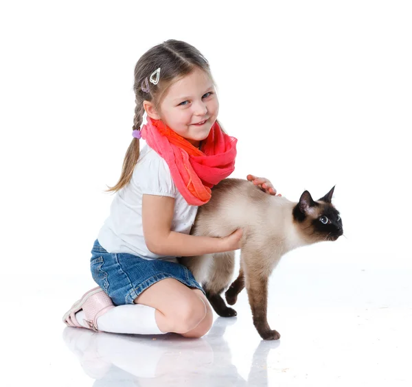 Kleines Mädchen und Katze — Stockfoto