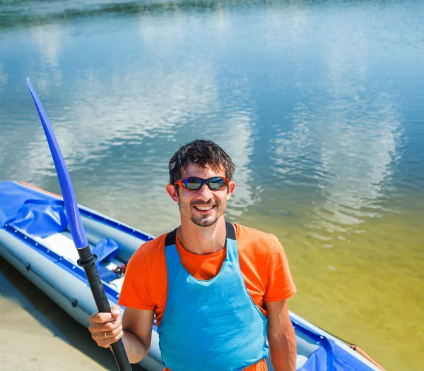 Man paddling a kayak — Stock Photo, Image