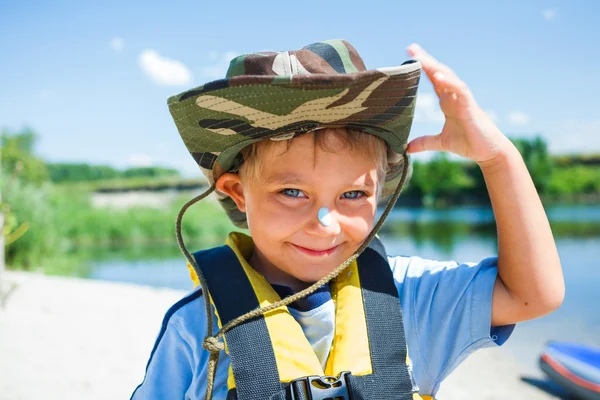 Jongen kajakken — Stockfoto