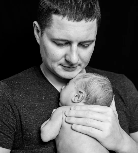 Babam ve yeni doğan erkek bebek — Stok fotoğraf